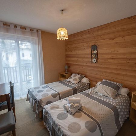 Hotel Le Guilazur Château-Ville-Vieille Esterno foto