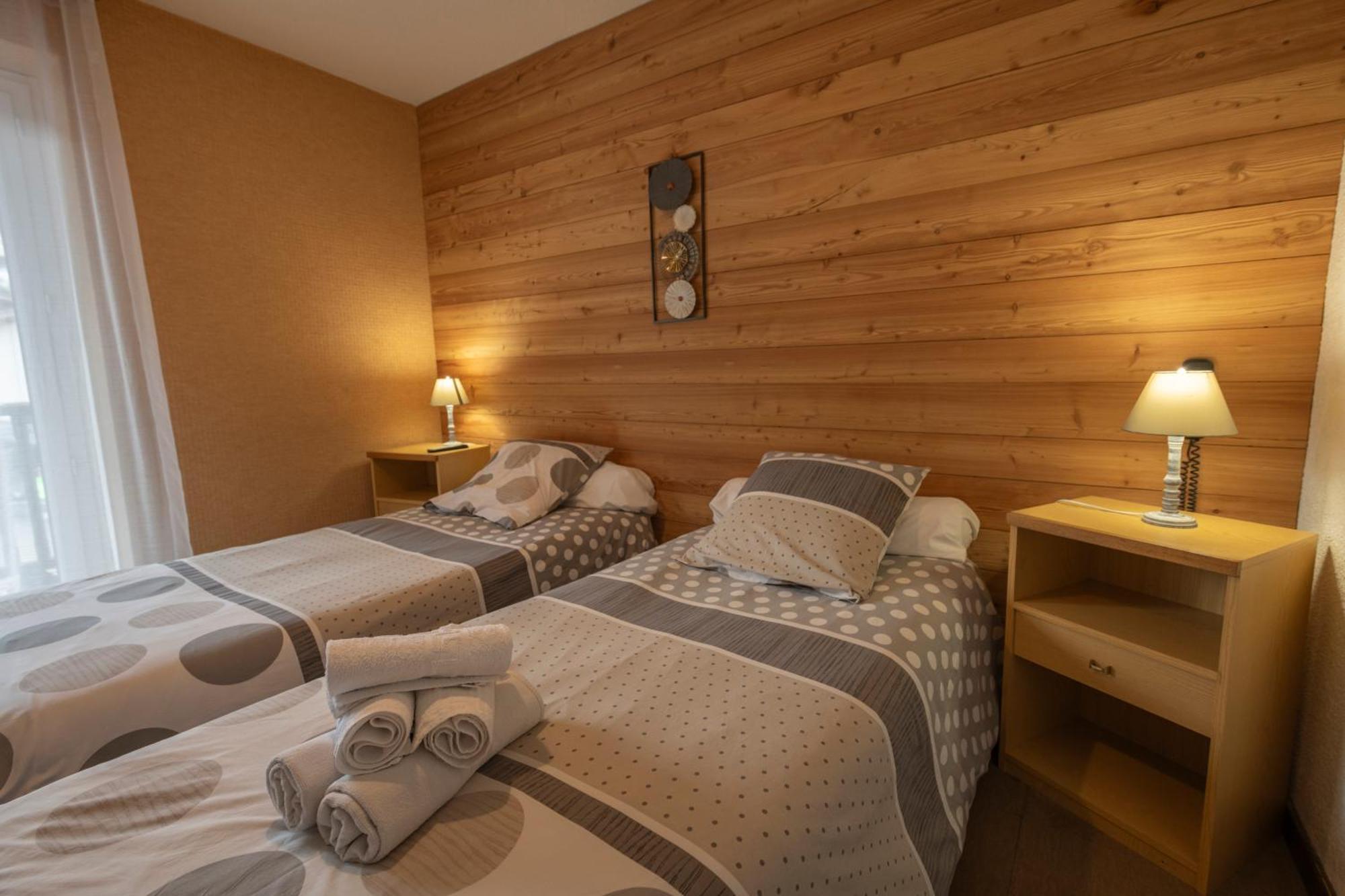 Hotel Le Guilazur Château-Ville-Vieille Esterno foto
